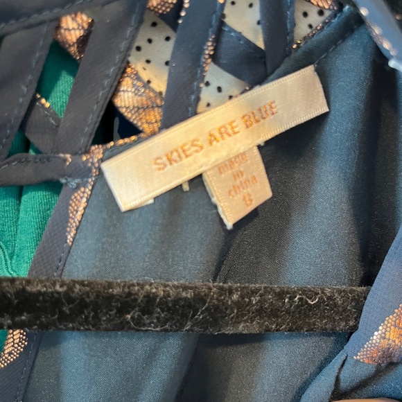 Like New- Skies are Blue -Adriane Dress - Picture 4 of 4